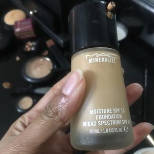 Mac mineralize Foundation nc42